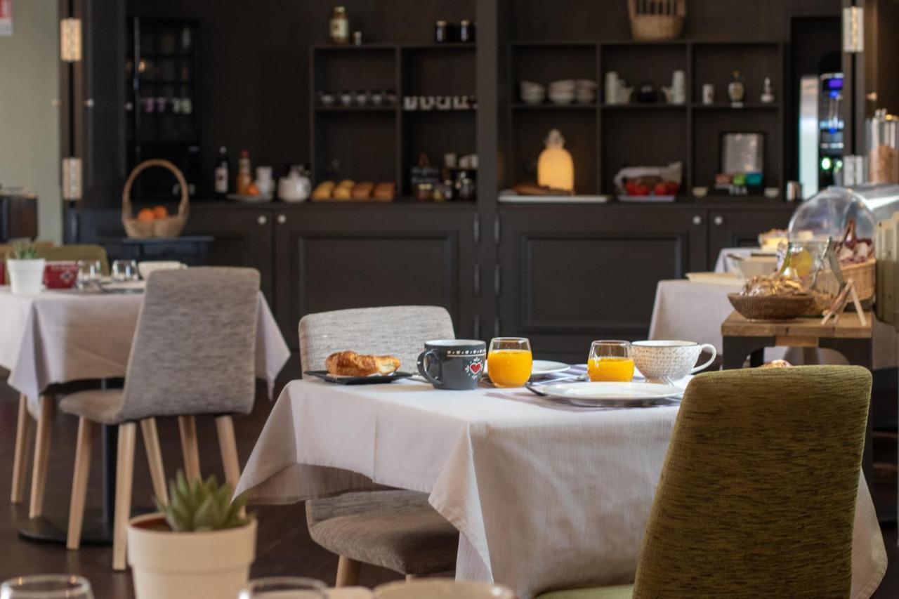 Logis Hotel Tante Yvonne & Son Restaurant Semi-Gastronomique - Lyon Nord Quincieux Екстериор снимка