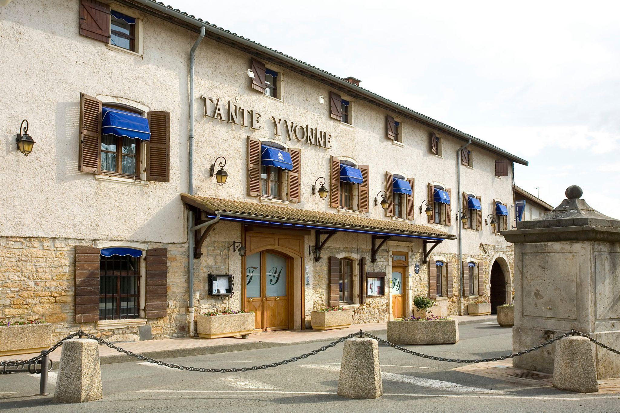 Logis Hotel Tante Yvonne & Son Restaurant Semi-Gastronomique - Lyon Nord Quincieux Екстериор снимка