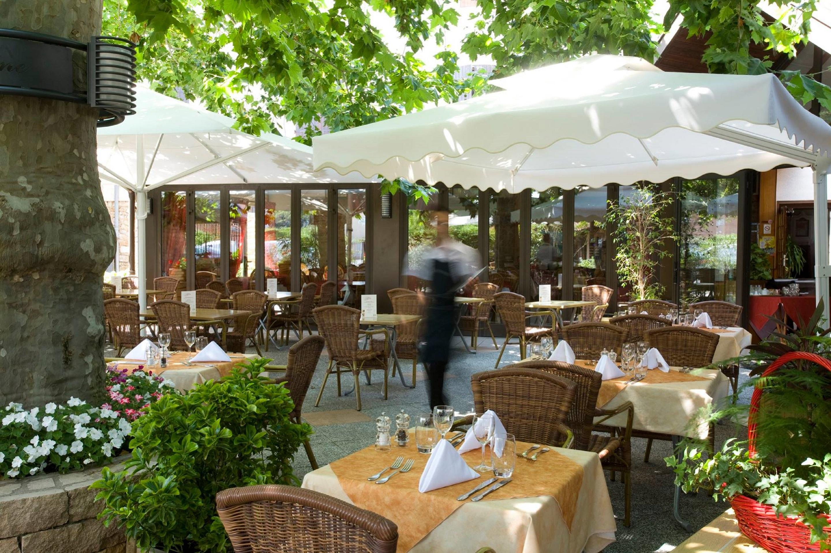 Logis Hotel Tante Yvonne & Son Restaurant Semi-Gastronomique - Lyon Nord Quincieux Екстериор снимка