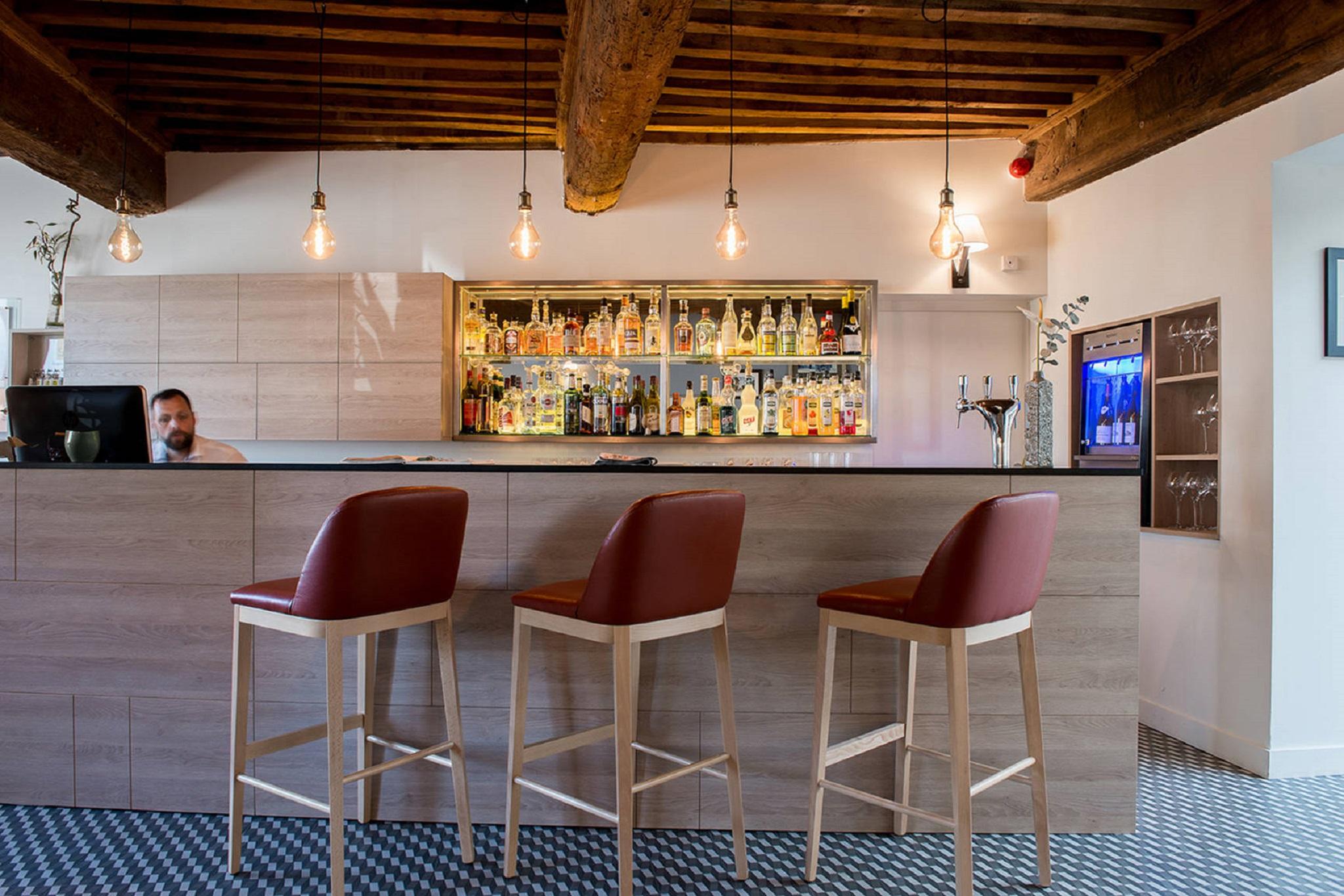 Logis Hotel Tante Yvonne & Son Restaurant Semi-Gastronomique - Lyon Nord Quincieux Екстериор снимка