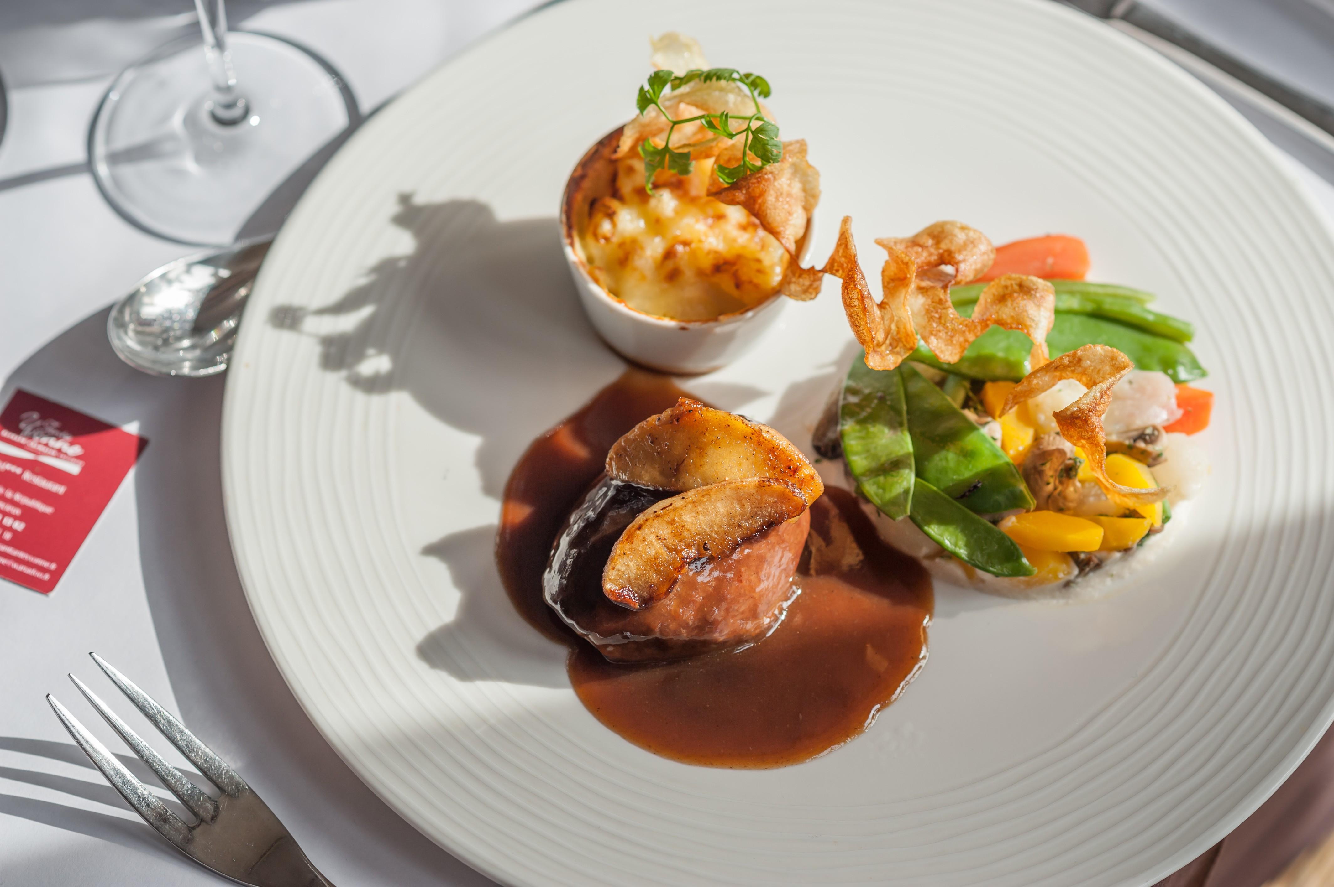 Logis Hotel Tante Yvonne & Son Restaurant Semi-Gastronomique - Lyon Nord Quincieux Екстериор снимка