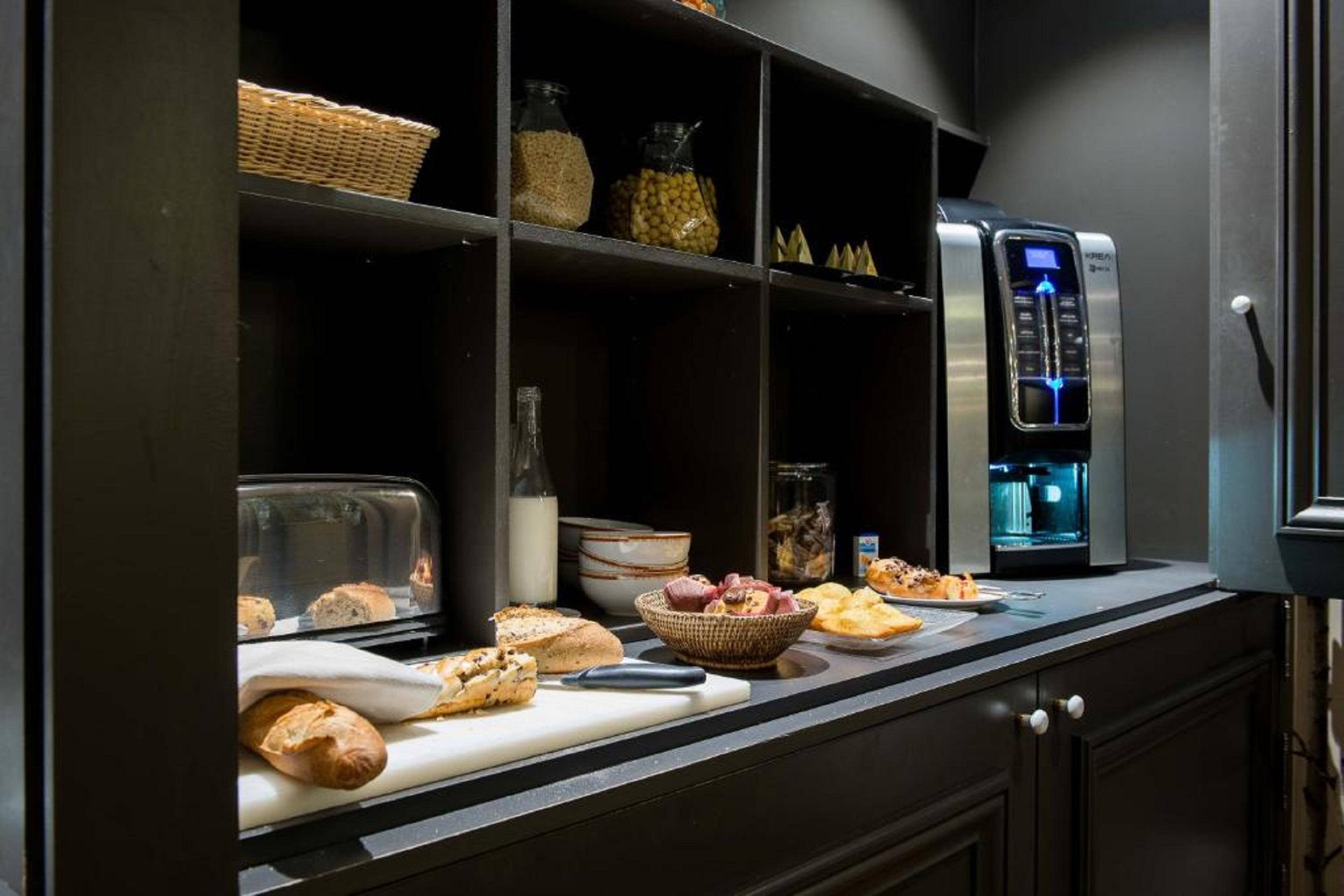 Logis Hotel Tante Yvonne & Son Restaurant Semi-Gastronomique - Lyon Nord Quincieux Екстериор снимка