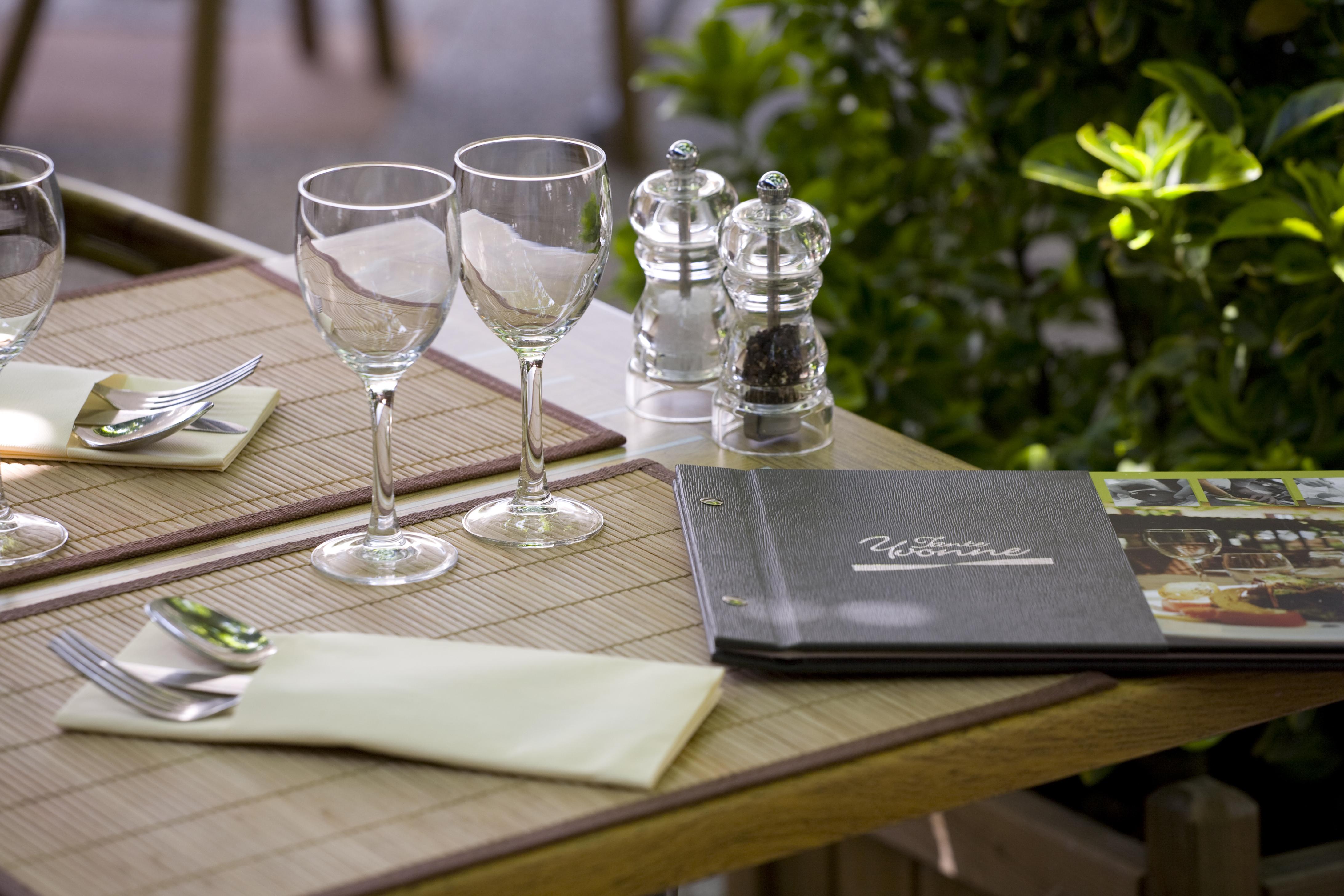 Logis Hotel Tante Yvonne & Son Restaurant Semi-Gastronomique - Lyon Nord Quincieux Екстериор снимка