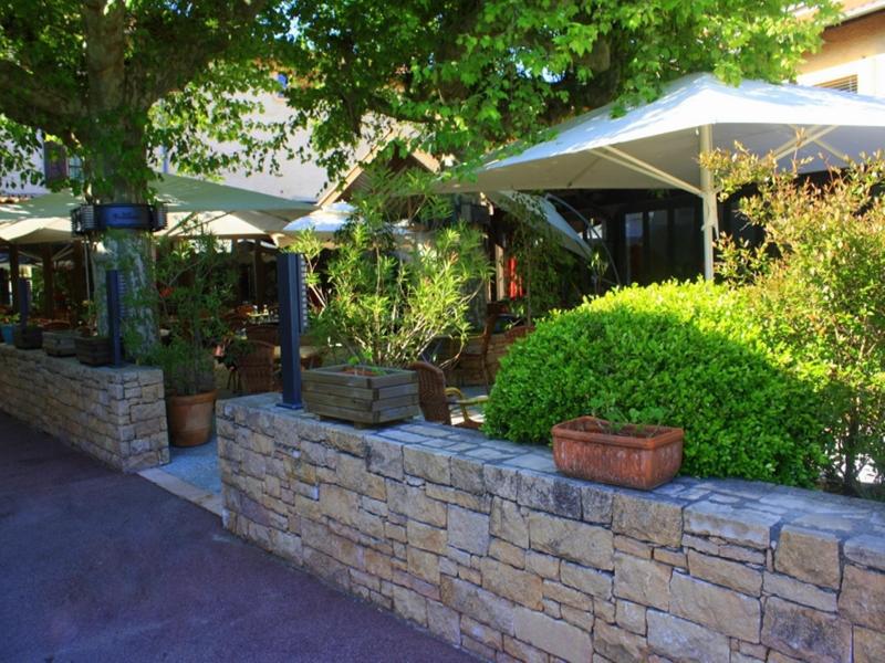 Logis Hotel Tante Yvonne & Son Restaurant Semi-Gastronomique - Lyon Nord Quincieux Екстериор снимка