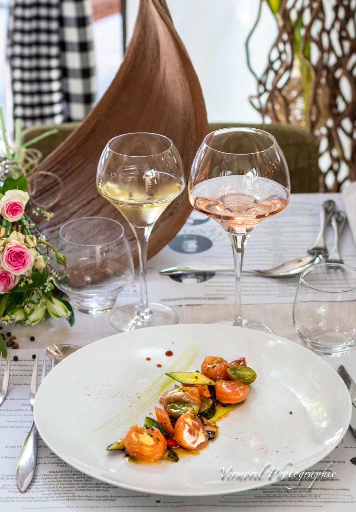 Logis Hotel Tante Yvonne & Son Restaurant Semi-Gastronomique - Lyon Nord Quincieux Екстериор снимка