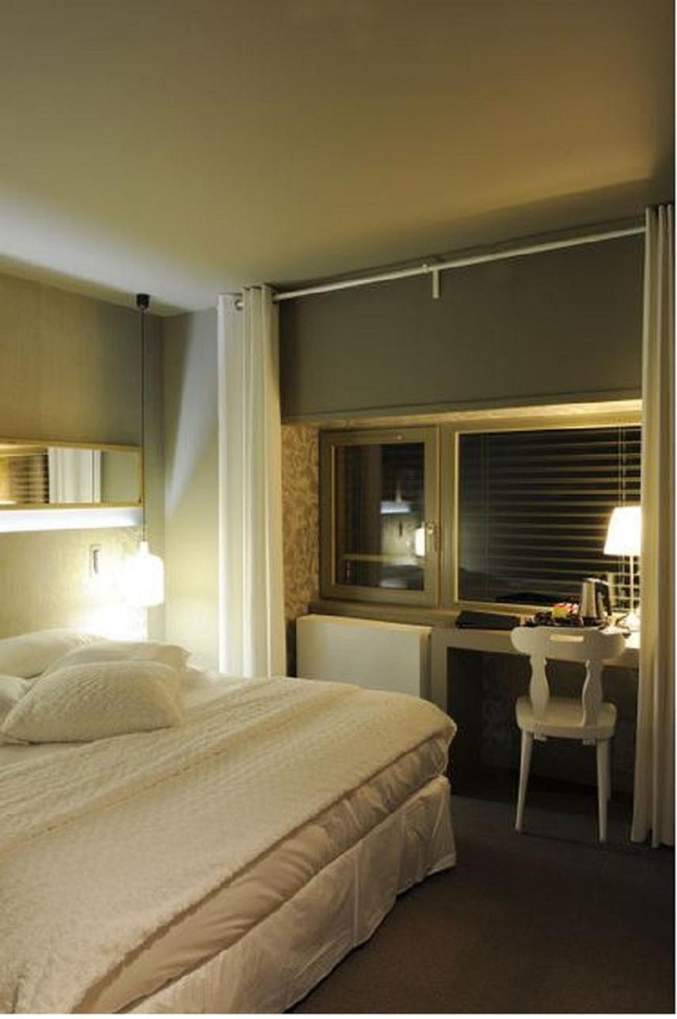 Logis Hotel Tante Yvonne & Son Restaurant Semi-Gastronomique - Lyon Nord Quincieux Стая снимка