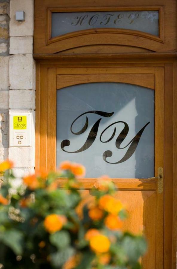 Logis Hotel Tante Yvonne & Son Restaurant Semi-Gastronomique - Lyon Nord Quincieux Екстериор снимка